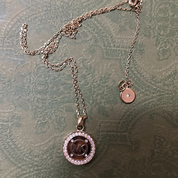 Michael Kors Gold Chain Crystal Pave Disk Tortoise Charm Necklace - Picture 4 of 6